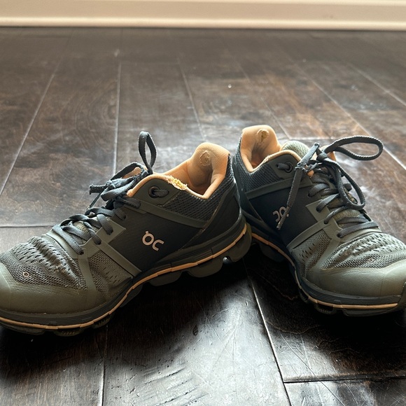 On Running Teal and Peach Athletic Shoes - Picture 6 of 6